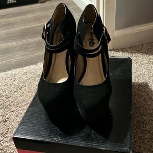 Women’s black heels